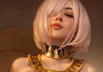 网盘里的Alina Becker作品:三笠·阿克曼教你怎样用健身房的镜子欣赏自己!