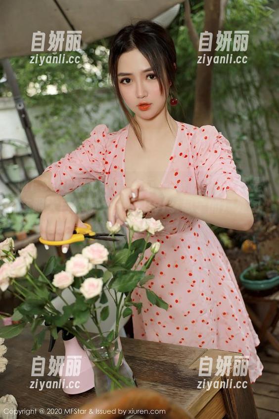 MFStar模范学院 - 每一帧都觉得好像是在跟大自然聊天，SiByl李思宁的户外图集，下载从速！