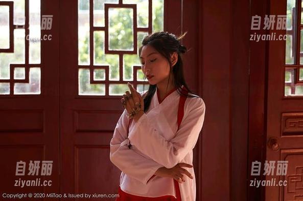 MiiTao蜜桃社 - 李梦婷的黑白写真集，一张比一张更懒惰真相！