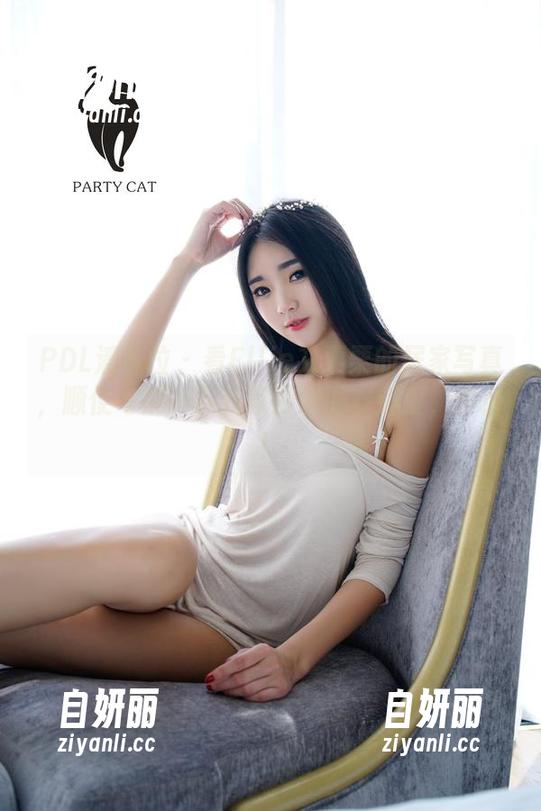 PDL潘多拉 - 看Ellie艾栗栗的居家写真，顺便考察一下我家沙发的舒适度，真香！