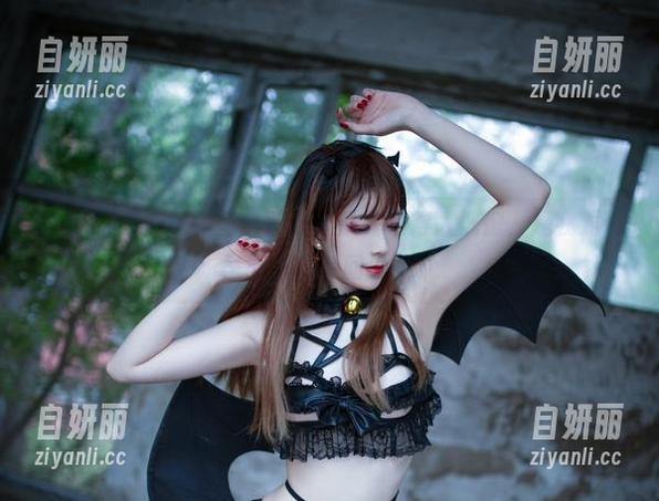 Sakiiii翎柒的万圣节图集，原图看得人恍惚，是我对万圣节理解有问题吗？