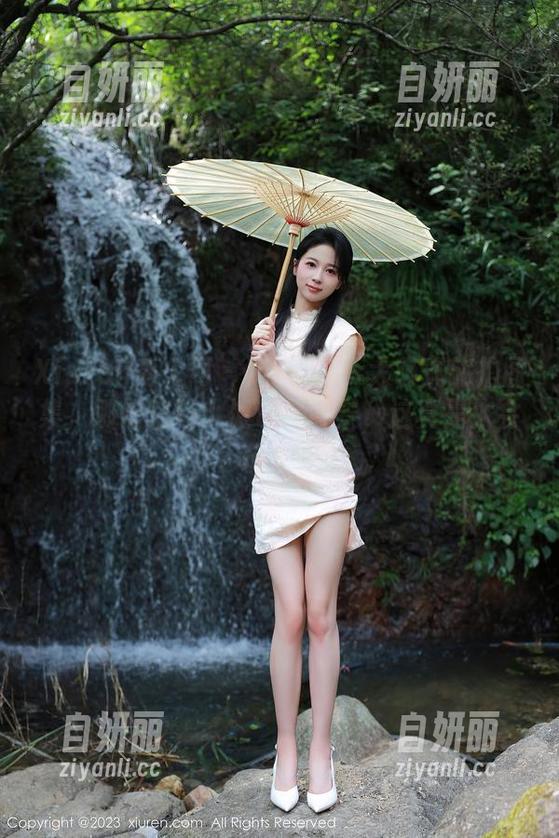 Xiuren秀人网 - 定制Milk大萌式旅拍图集，哪怕路边小摊也是背景，这真是太会玩了！