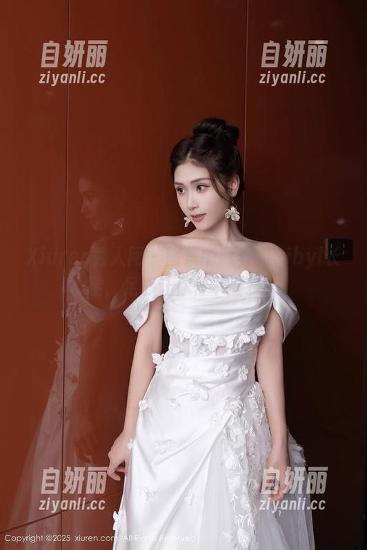 Xiuren秀人网-sibyl是女巫 Xiuren秀人网 - 图集中藏着的Sibyl长腿,足够让你停下脚步。