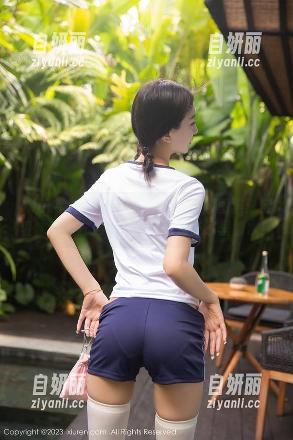 Xiuren秀人网 - 王伊纯水手服图集：穿着水手服去远方，结果只是在家里划水！