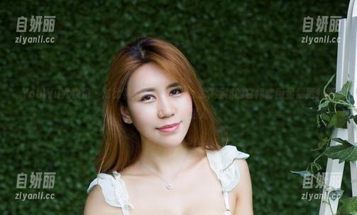 YouWu尤物馆 - 对比其他博主，Cris_卓娅祺的白裙套图显然更扎眼，淘气又迷人