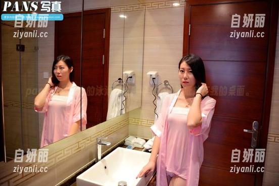 pans - 看兰心的泳池原图，好想把这壁纸放在我的桌面。