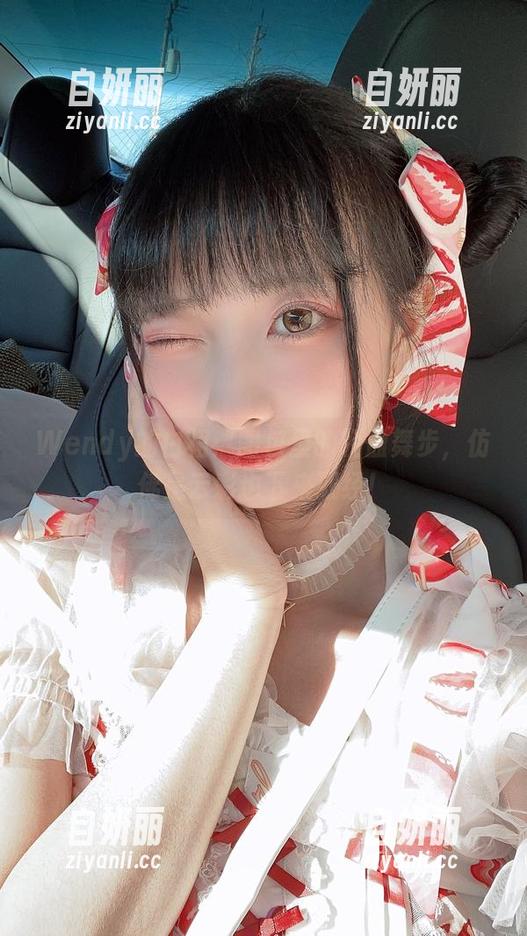Wendy的白裙：图包里的轻盈舞步，仿佛是云彩也下来取经！