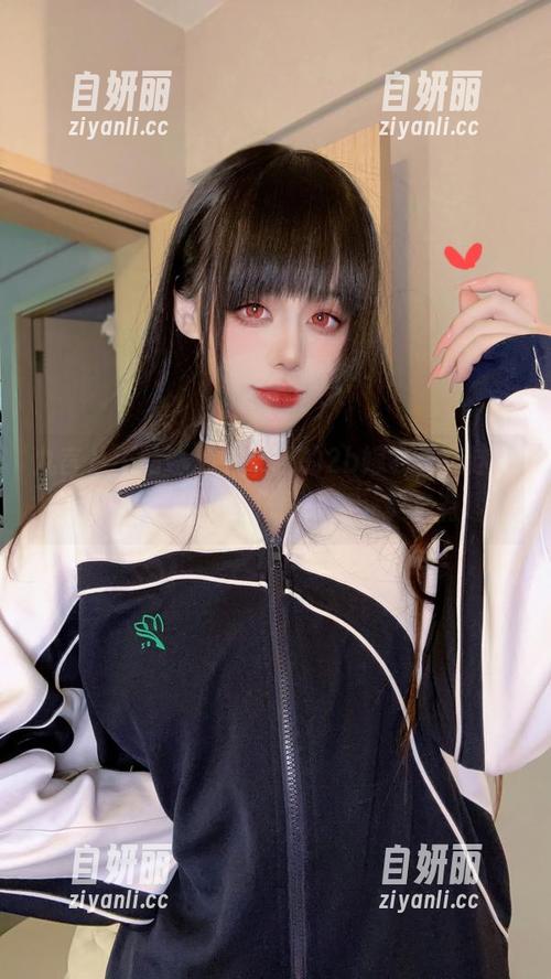 九言从不咕咕心中最新的2b嫁衣，在这本作品集里，真的是光怪陆离，莫名有趣。