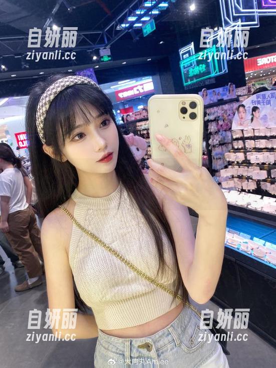 大肉丸Amiee 懒得出门,来一波大肉丸Amiee的壁纸夏日写真吧