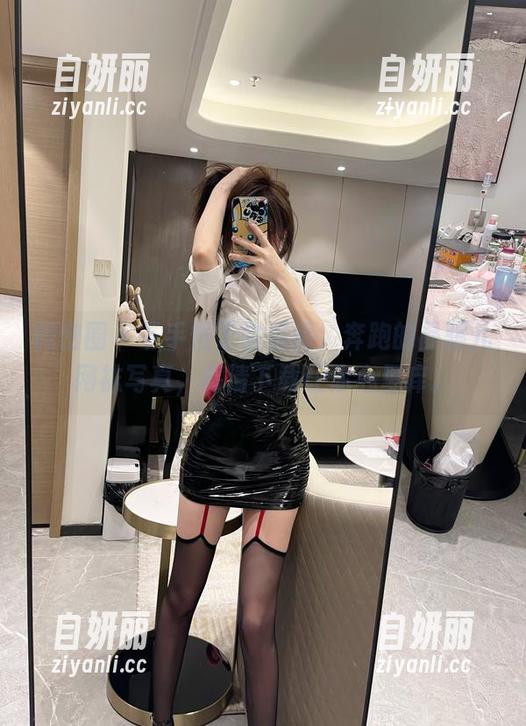 微密圈 - 下手慢了会后悔，奔跑的晶骡儿网袜写真，高清下载让你心里痒。