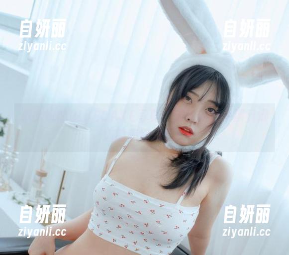 宋哈娜的BLUECAKE写真：定制你心中那只懒猫的美好幻想！