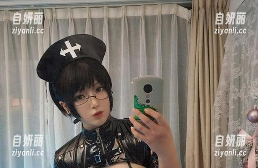小容仔咕咕咕w的可爱美图，让我只想往深处瞧一瞧，随便一眼都是甜甜的旋律！