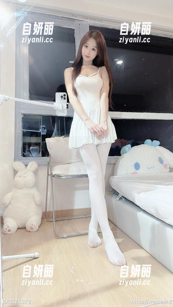 微密圈 - 小萌子+白裙=你的新宠，快来下载这本写真集，一手掌控！
