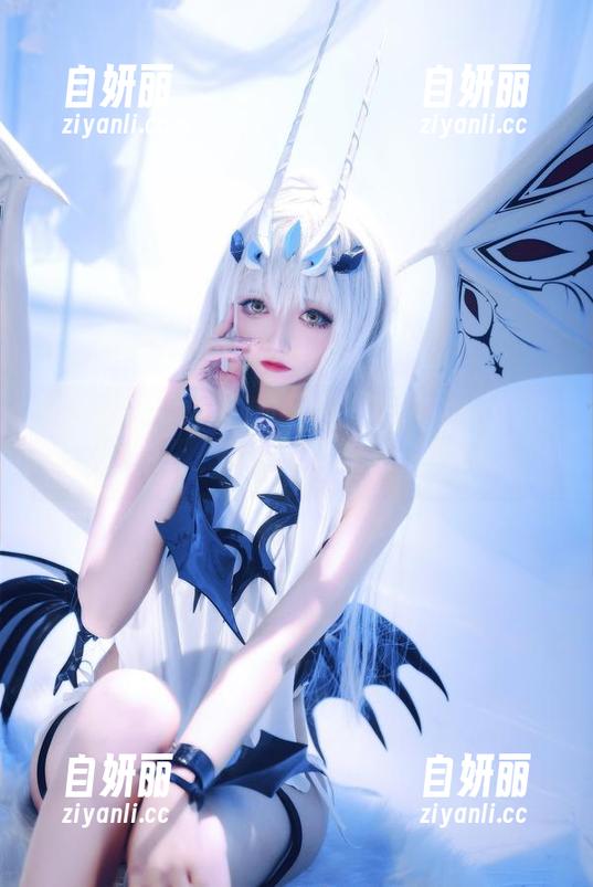 短裤其实是小野寺地瓜私房写真中的隐藏“主角”，说实话，真挺耐看的。