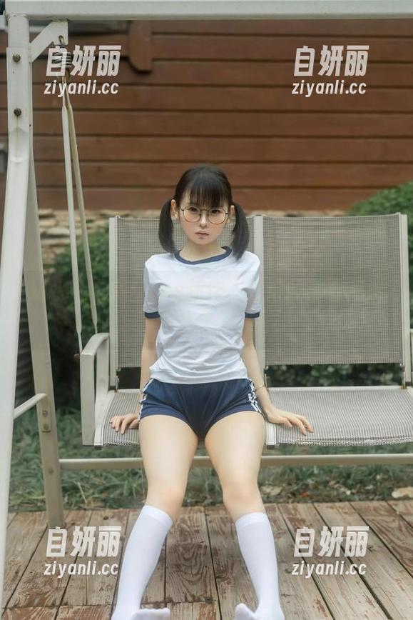 幼水铃衣 幼水铃衣黑丝cos新作,看得我都有点迷失了。