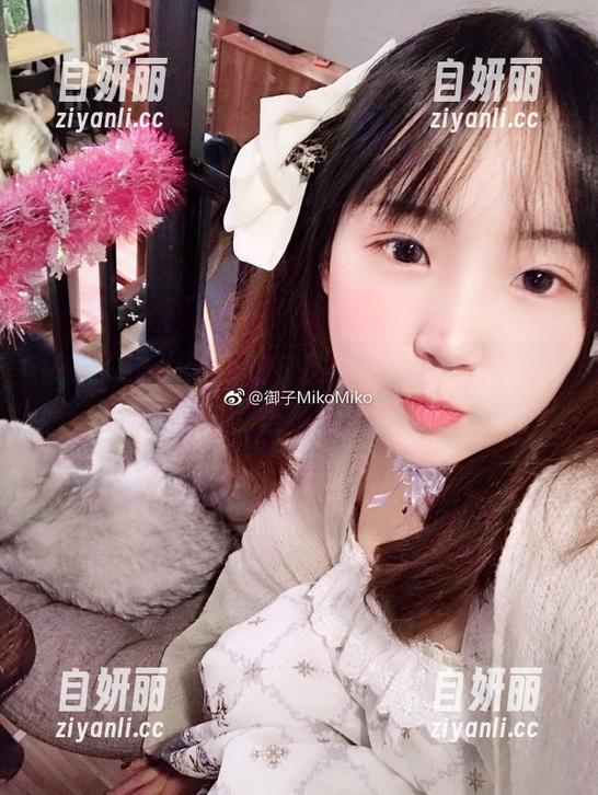 御子Yumiko用毛衣撩你的心，套图里的每一针每一线都恨不得给我织个围巾。