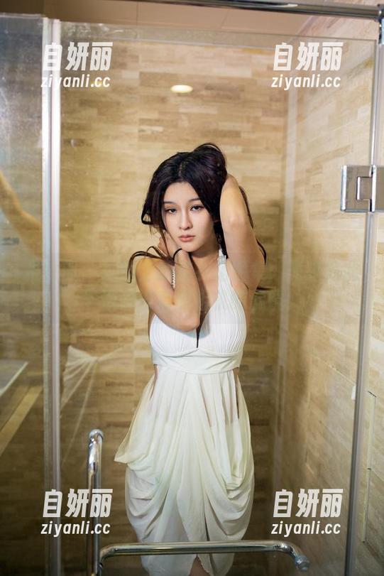 推女郎 - 冯雨芝的连衣裙图集：原来如此干净都没有照相机的滤镜！