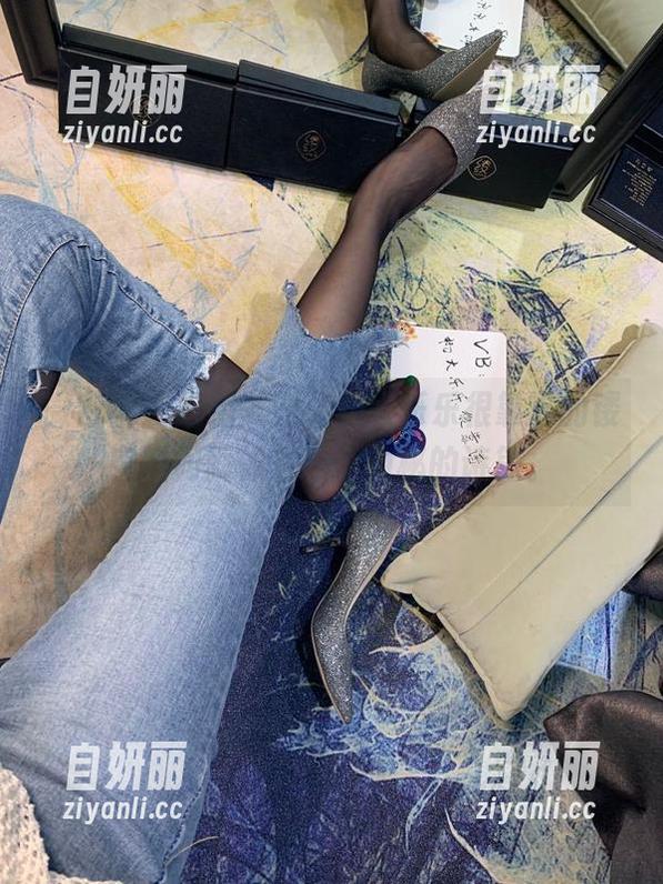 微密圈 - 这组美图，杨大乐乐很靠谱的镂空瞬间就像是一个隐秘的诗篇。