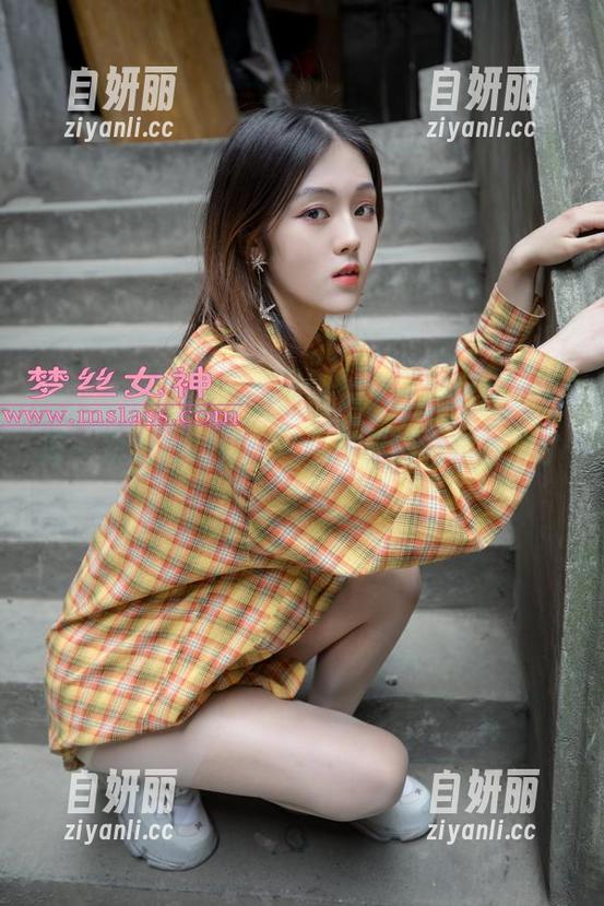 梦丝女神 - 最新图集出炉了，灵唯的美足再一次把我惊到了，今天又要啧啧称奇了！