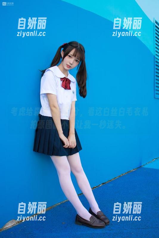 考虑给森萝财团打分，看这白丝白毛衣私拍原图能不能让我一秒迷失。