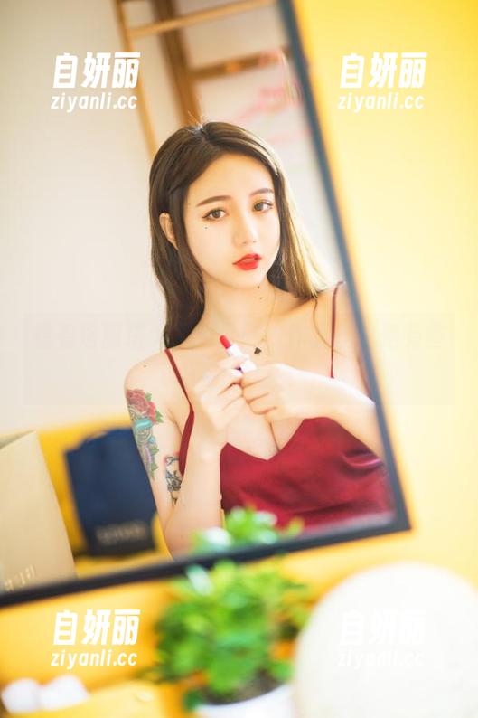 看看洛丽塔大哥的日常，作品里总是有些说不清的感觉…