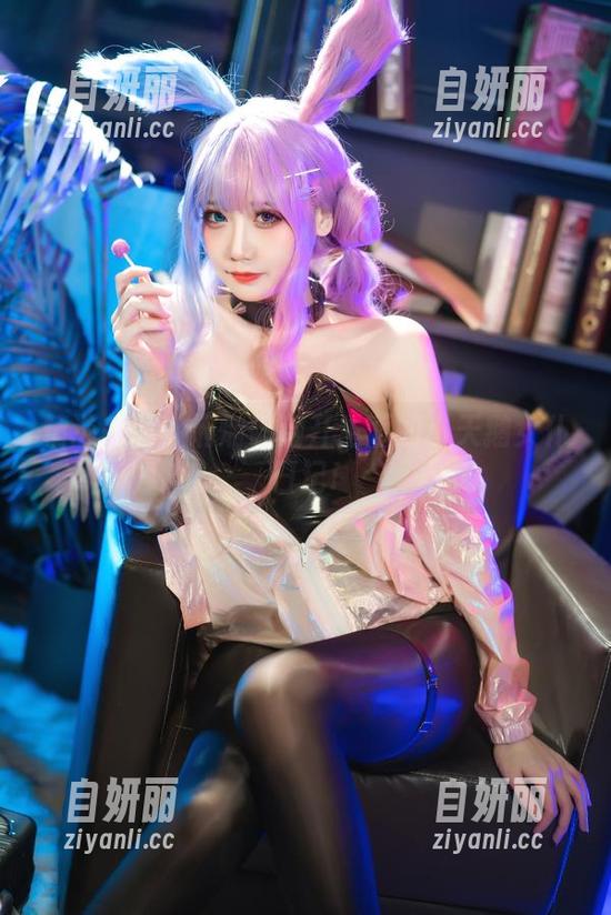 精选美图：焖焖碳别开生面的小天鹅女仆日记!