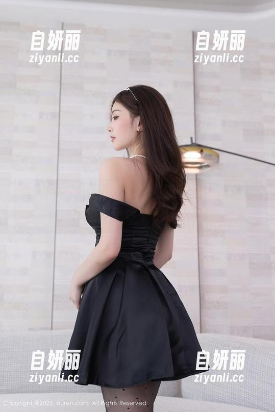 秀人网 - sophie余冰：观看这一抹粉色，耳边似乎传来了轻声细语