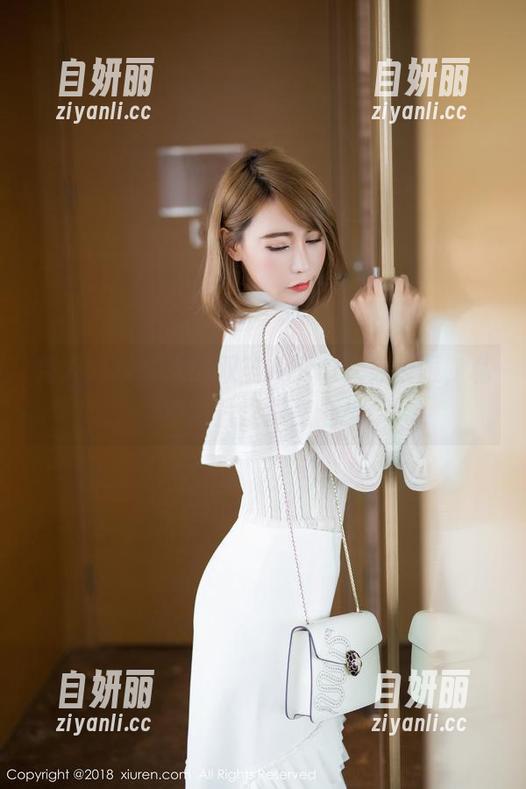 秀人网 - 今天的双笙Alina又穿校服，私拍图片里满是心机