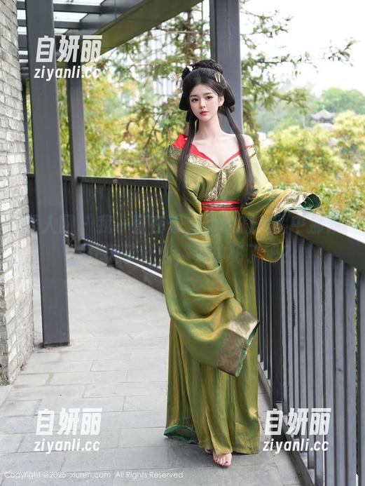 秀人网 - 我一直在想，幼幼的美图中那双脚代表了什么，太神秘了吧？