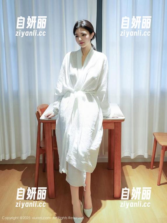 秀人网 - 美七mia的白裙，分享着不为人知的娇羞与俏皮