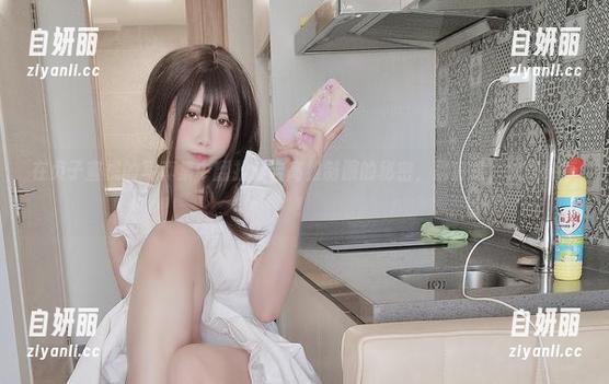 在贞子蜜桃的写真集中翻找爱宕高雄制服的秘密，别害羞，快来分享！