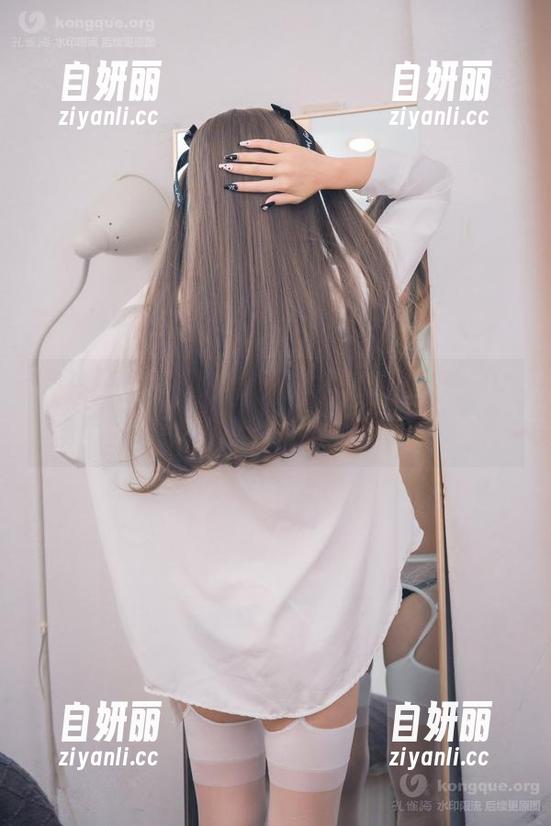 观看里见年一的办公室写真，竟让我这个无趣的上班族也想“装逼”一下。