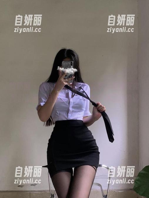 微密圈 - 黑色蕾丝里的陈佩奇，仿佛在向我们低语，精选的每一帧都有种隐秘的诱惑。