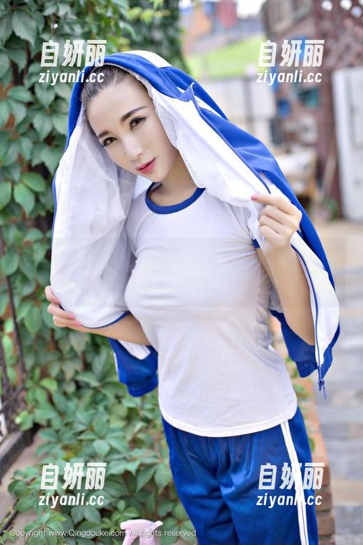青豆客 - 原图展示AZHUA的体操服，听说这款是从魔法学院借来的？