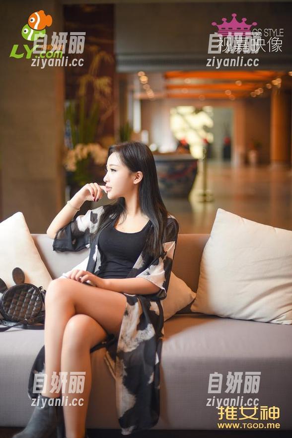 青豆客 - 看着这张“黄可christine连衣裙”的高清照片，我心想：原来美不需要妆容，才是王道。