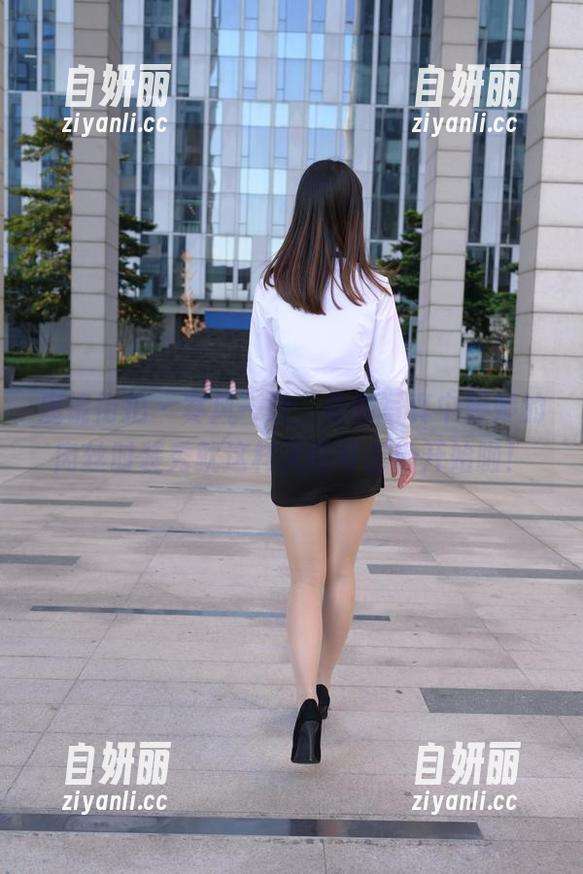 魔镜街拍 - 寒风一吹，最新写真中婷婷的肉丝时装秀就这样无懈可击地开始啦！