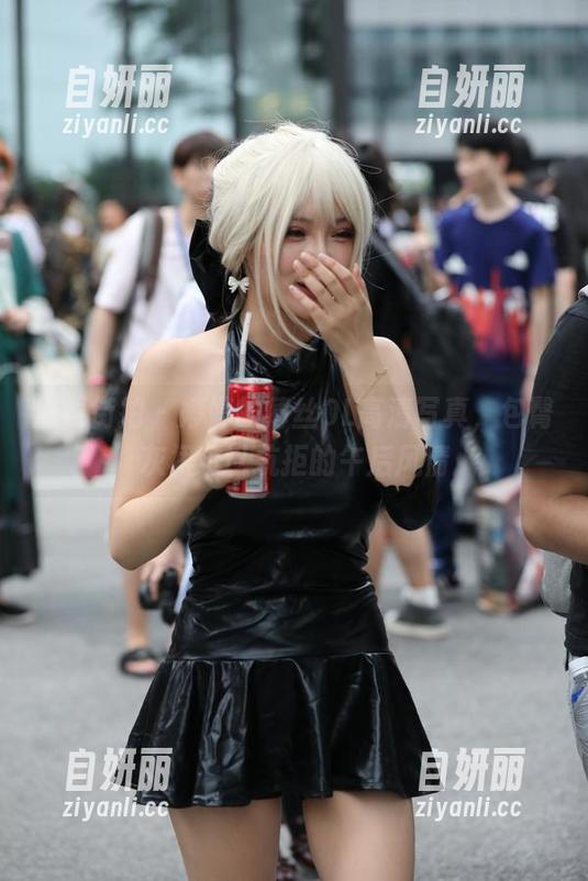 魔镜街拍 - 婷婷的薄丝OL高清写真，包臀灰裙难以抗拒的午后风情