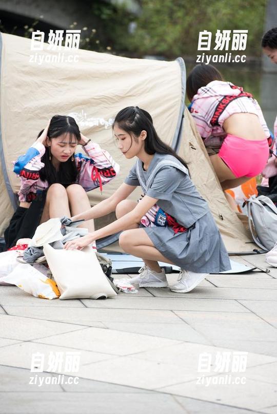 魔镜街拍 - 夏日美图大赏：楼楼的白色连衣裙出没，快来小心被清新淹没！